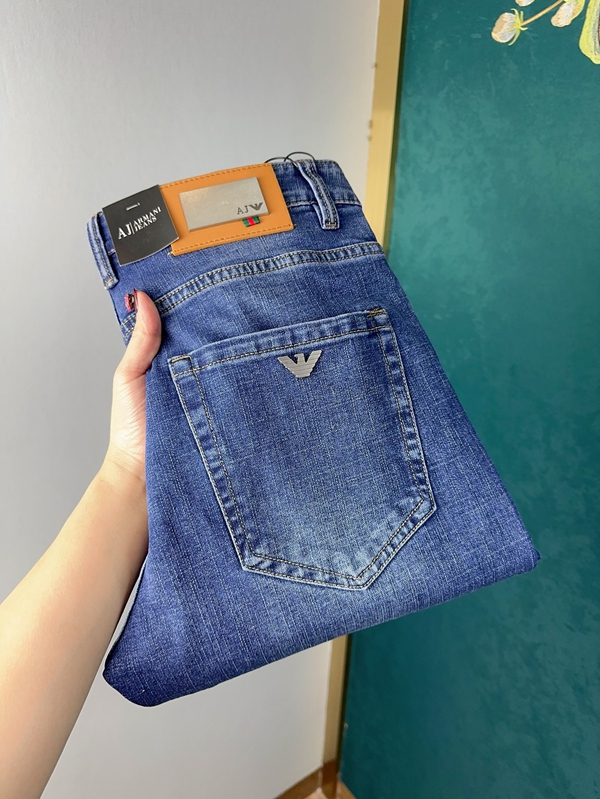 ブランドジーンズ正面デザイン